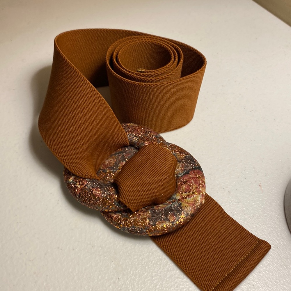 Brown Elastic Belt with Round Floral Glitter Buckle